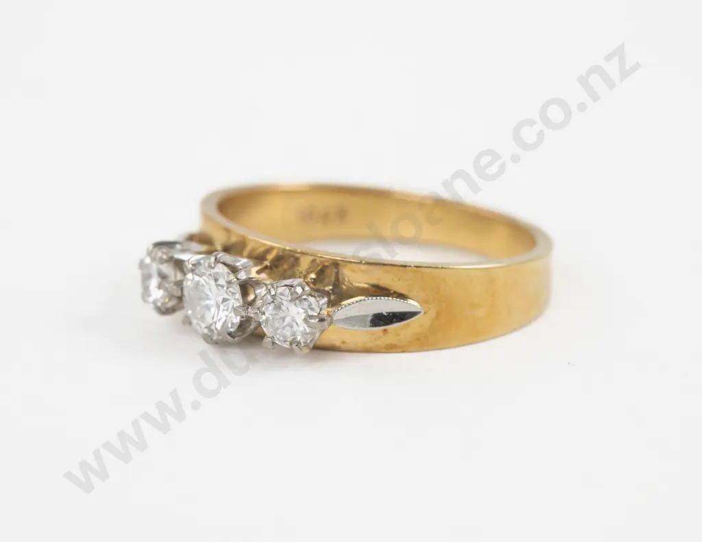 18ct Three Stone Diamond Band Ring Image 1++