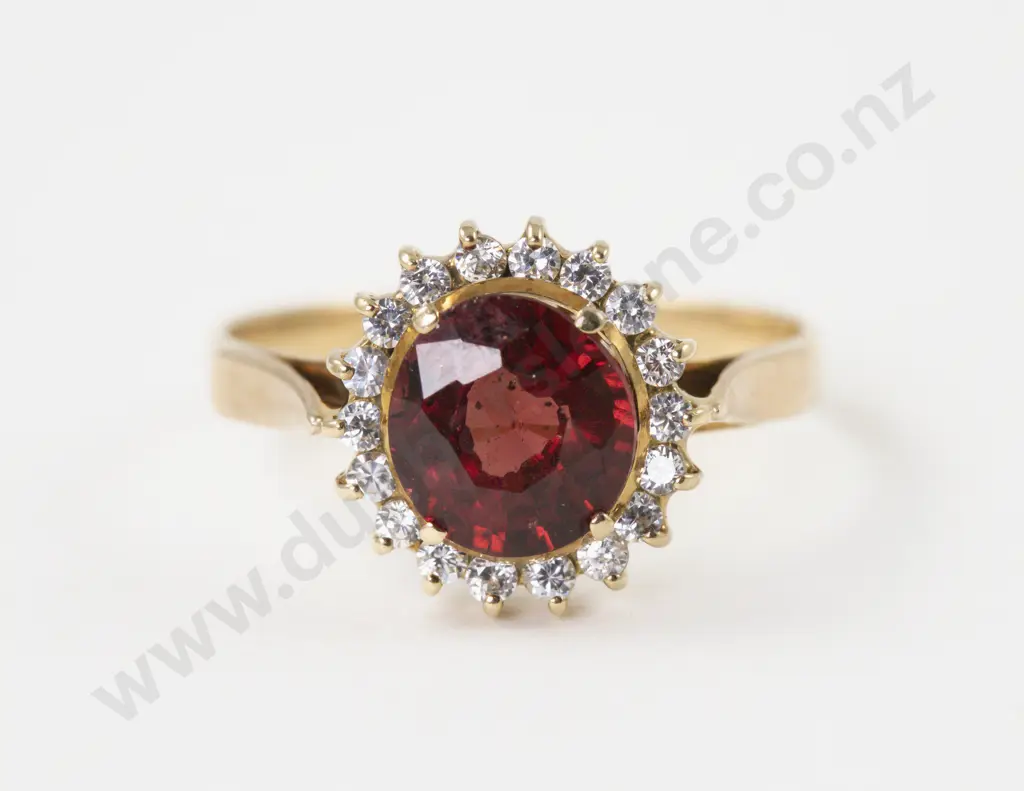18ct 19Stone Garnet and Cubic Zirconia Cluster Ring Image 1++