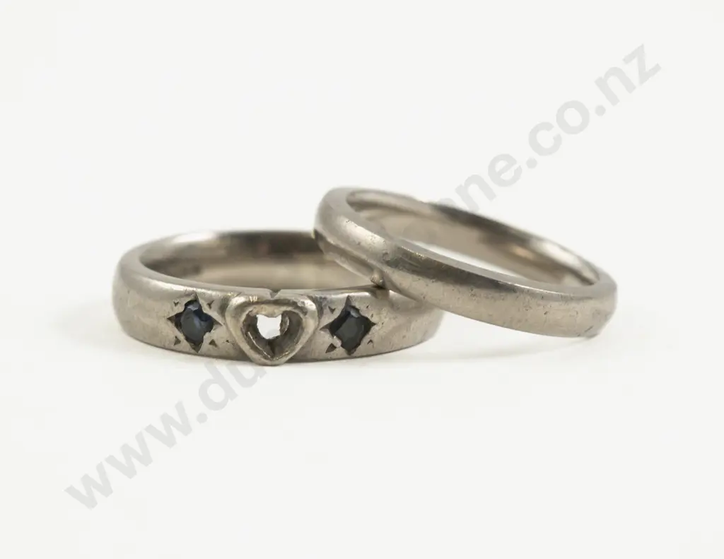 Two 18ct White Gold Band Rings Image 1++