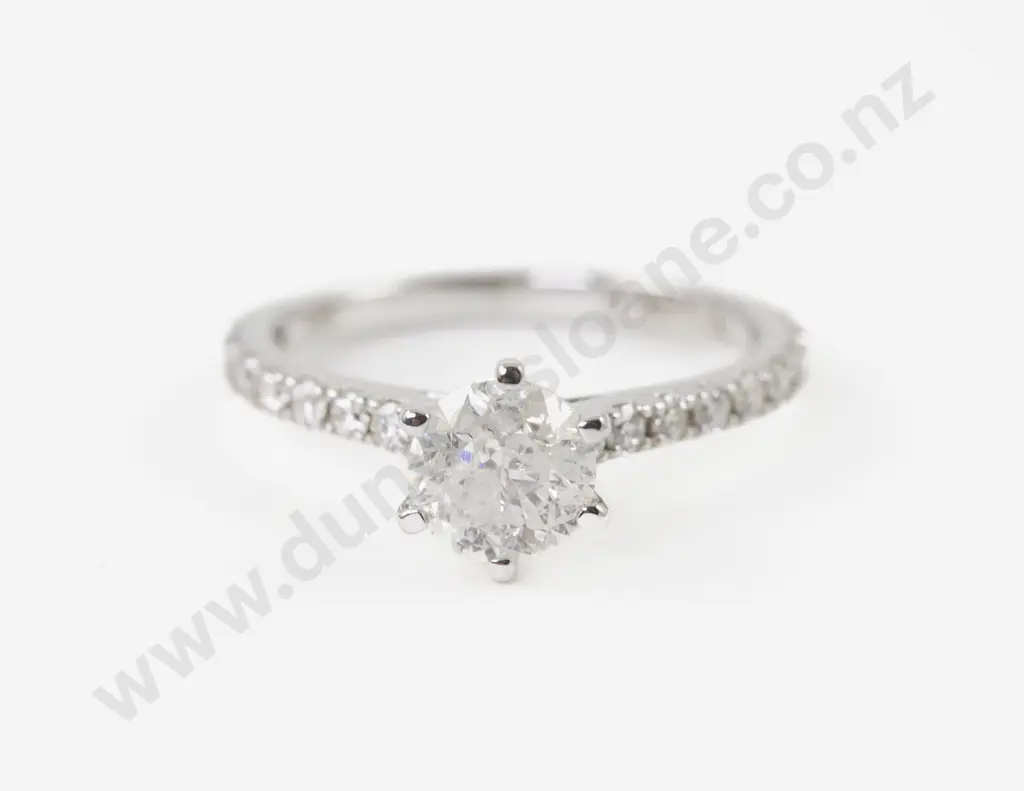14ct White Gold 19Stone Diamond Ring Image 1++