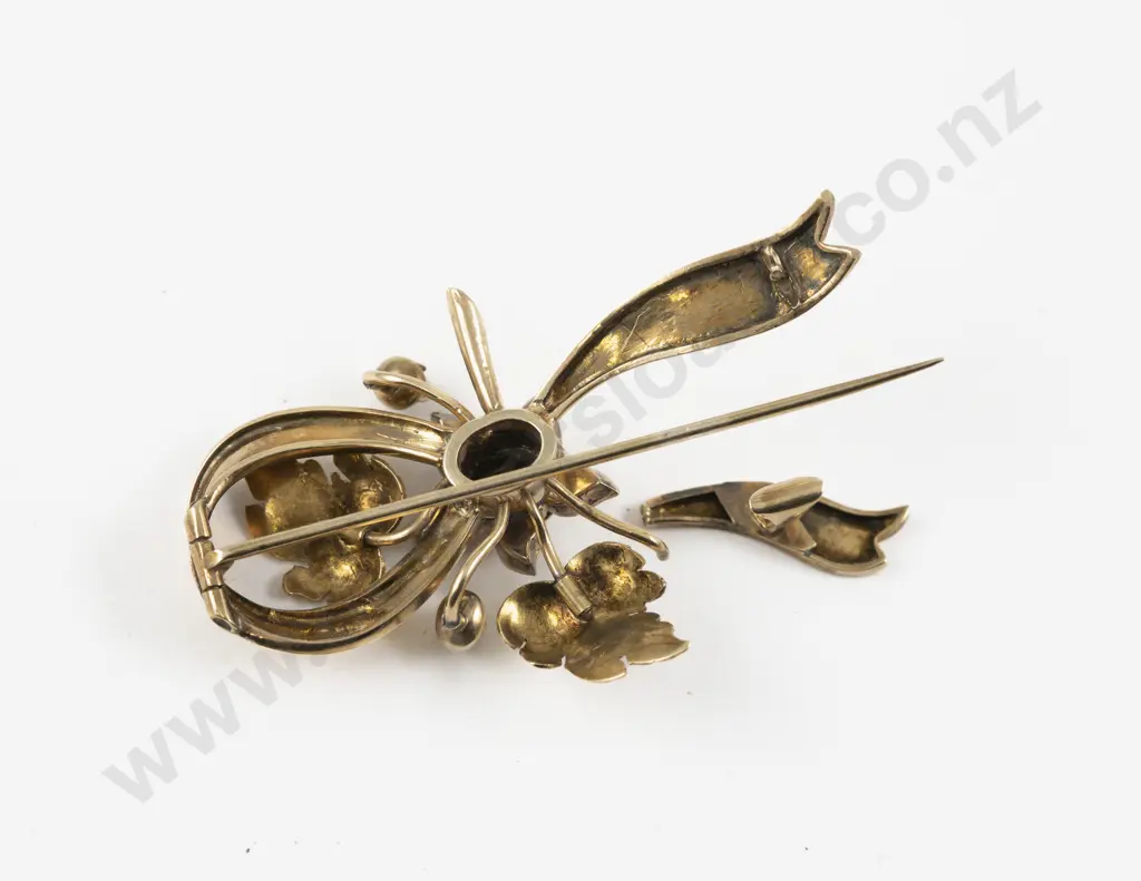 Victorian 14ct Eight Stone Diamond Bow and Leaf Brooch Image 1++