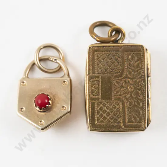 9ct Single Coral Stone Clasp