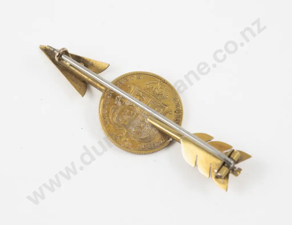 Victorian 1887 Jubilee Half Sovereign on a 9ct Arrow Brooch Image 1++