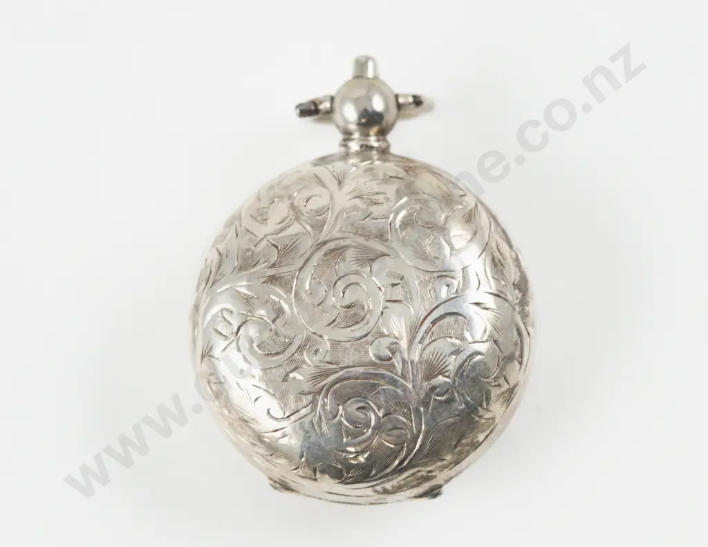 9ct and S/S Engraved Circular Sovereign Holder Image 1++