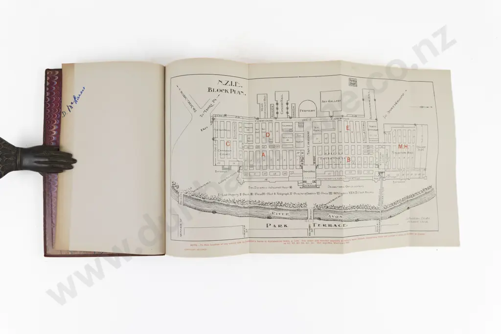 (-) Official Catalogue And Souvenir of the New Zealand International Exhibition 1906-1907 Image 1++