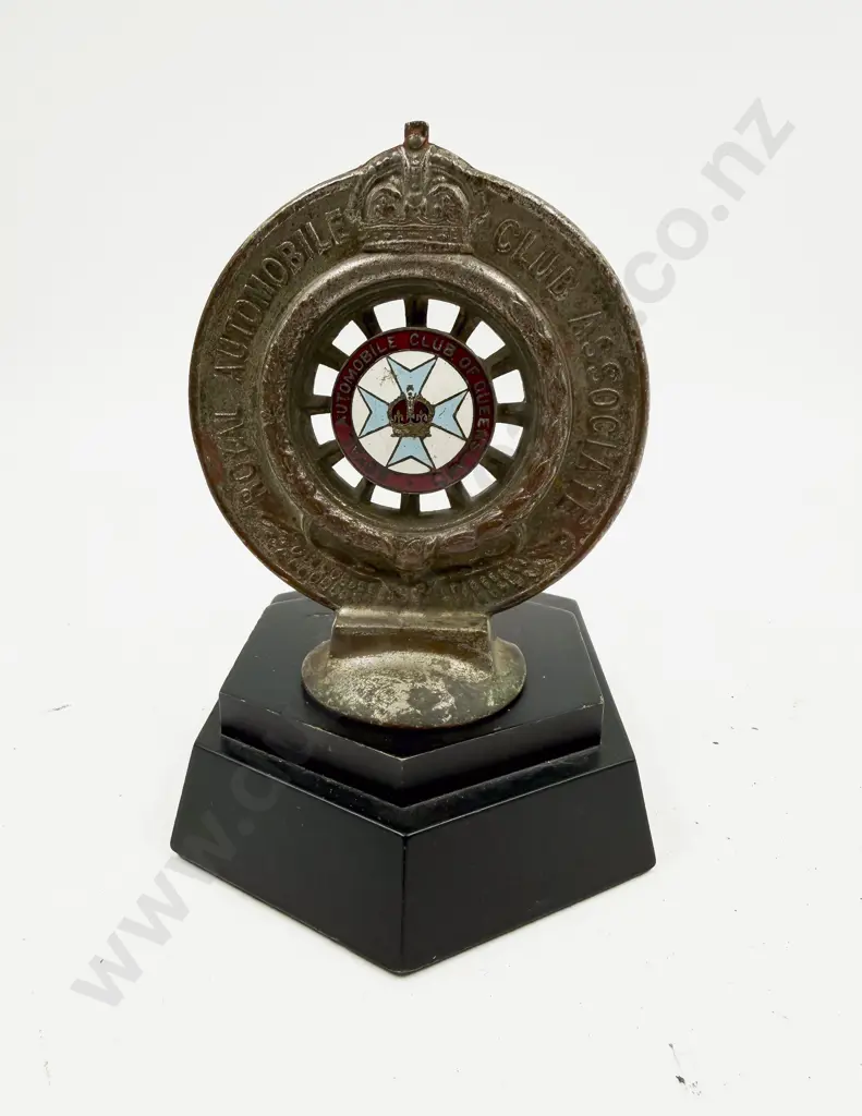 Vintage Royal Automobile Club Associate Queensland Pedestal Mounted Badge Image 1++