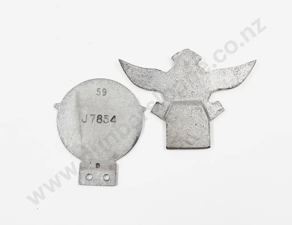 C1950-60's DH De Havilland Propellers Motor Club Car Badge and Aluminium Winged Badge Image 1++