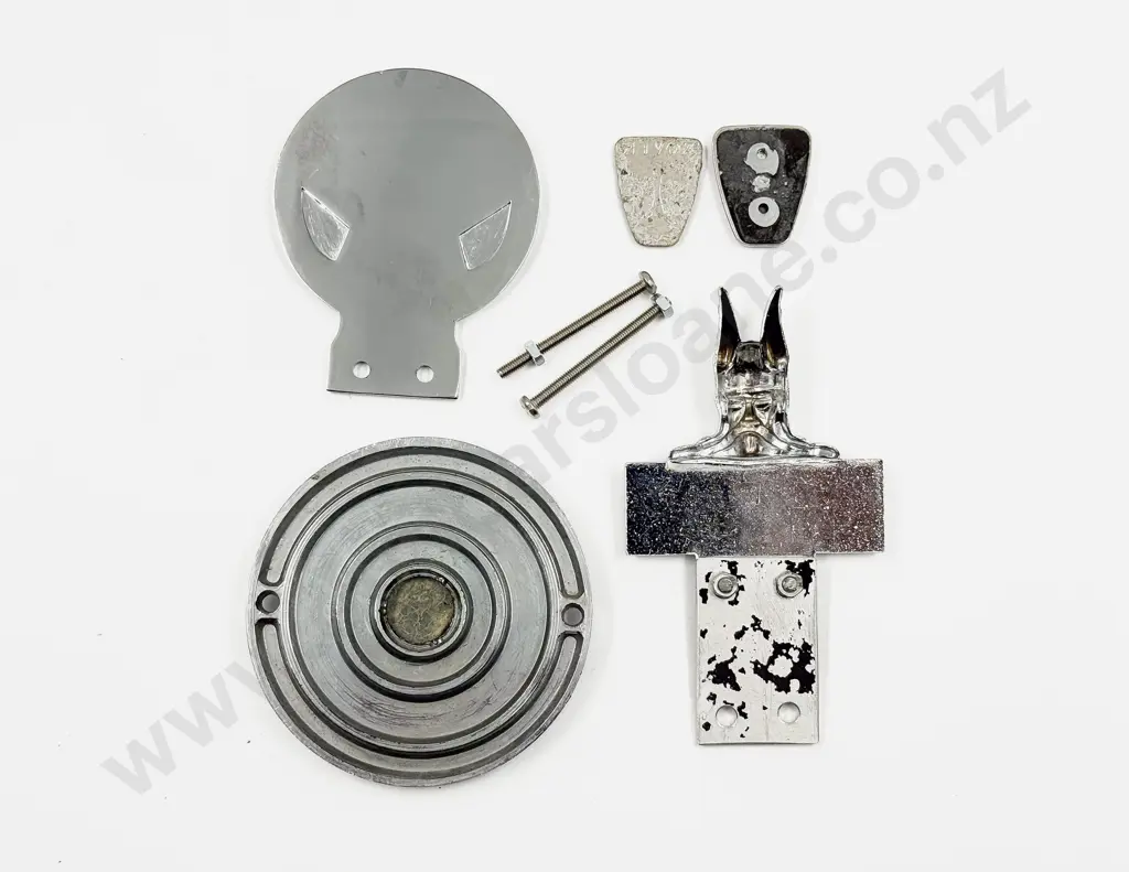 Three Rover Car Badges with Two Small Dash Badges Image 1++