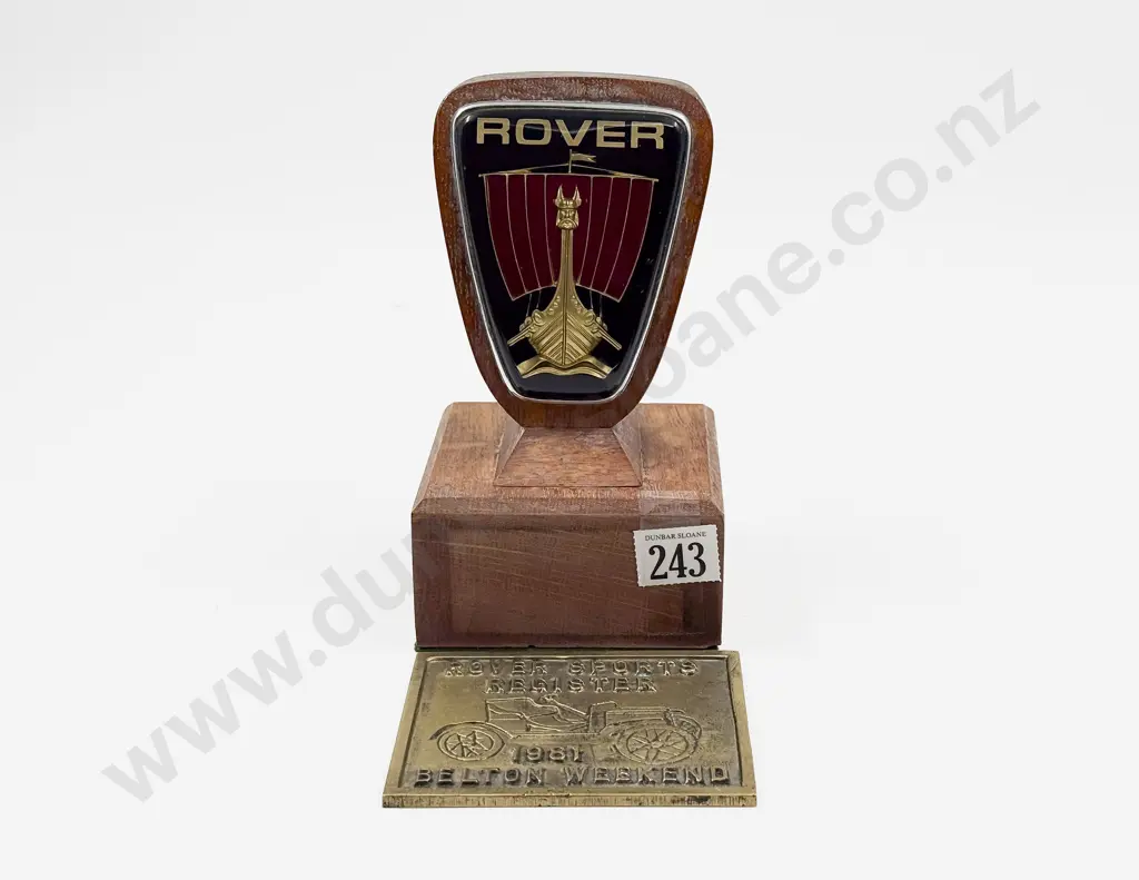 Large Oak Mounted Shelf Ornament Bonnet Badge with Rover 1981 Belton Weekend Brass Plaque Image 1++
