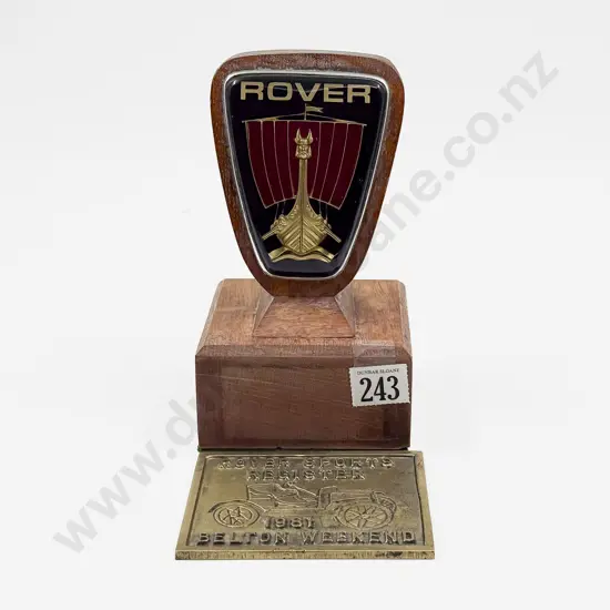 Large Oak Mounted Shelf Ornament Bonnet Badge with Rover 1981 Belton Weekend Brass Plaque
