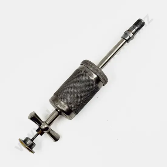 Rolls Royce Grease Gun with Autoram Action – Unigun Patent