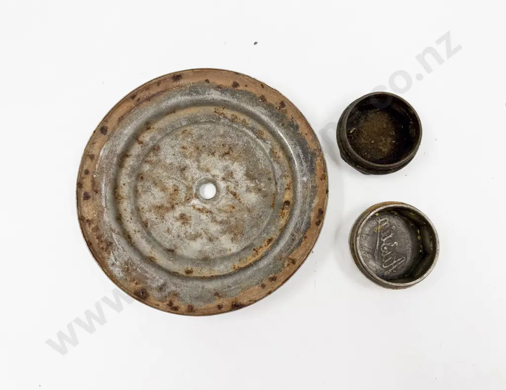 Austin Chromed Hub Cap and Two Radiator Screw Caps Image 1++