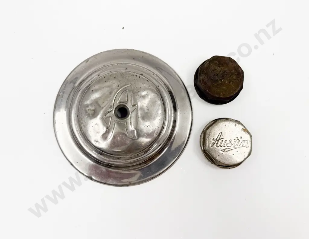 Austin Chromed Hub Cap and Two Radiator Screw Caps Image 1++
