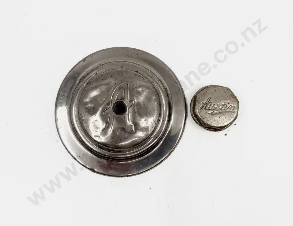 Austin Chromed Hub Cap and Two Radiator Screw Caps Image 1++