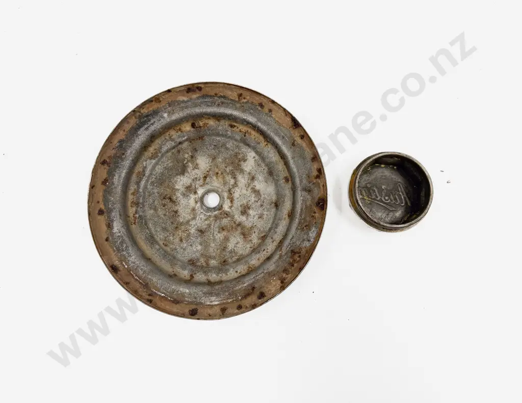 Austin Chromed Hub Cap and Two Radiator Screw Caps Image 1++