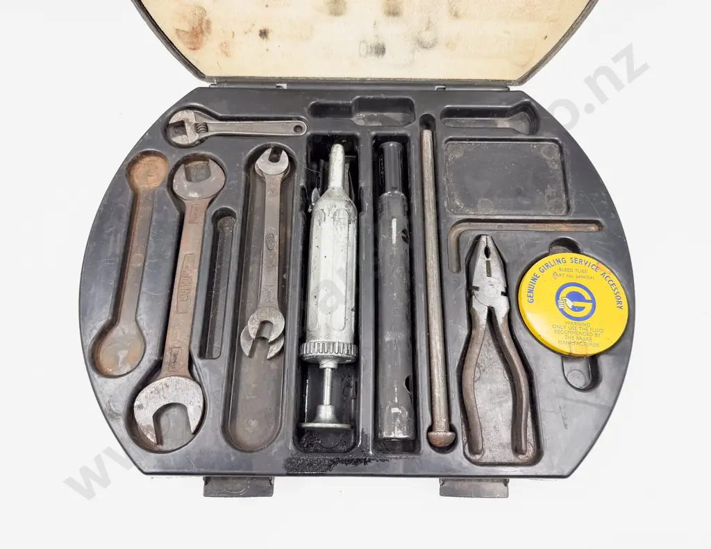 1959 - 1967Jaguar MK10 Tool Kit Image 1++