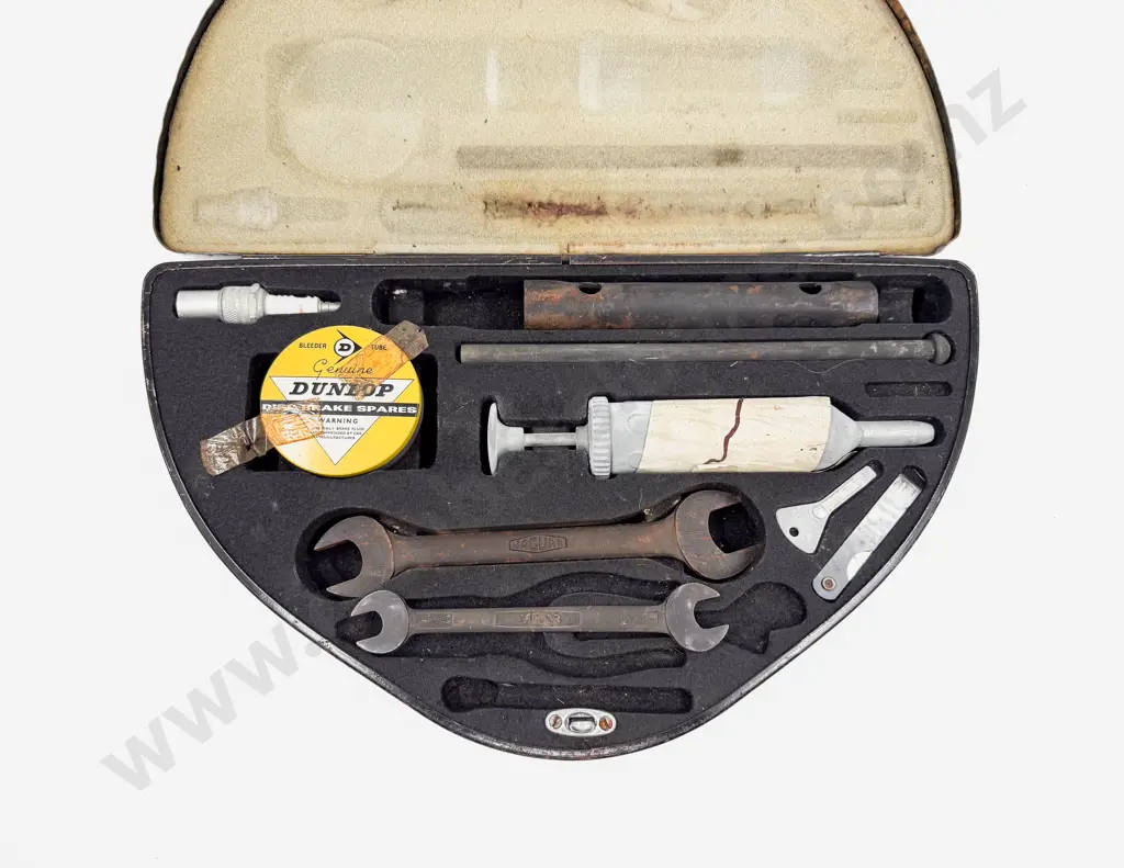 1959 - 1967Jaguar MK10 Tool Kit Image 1++
