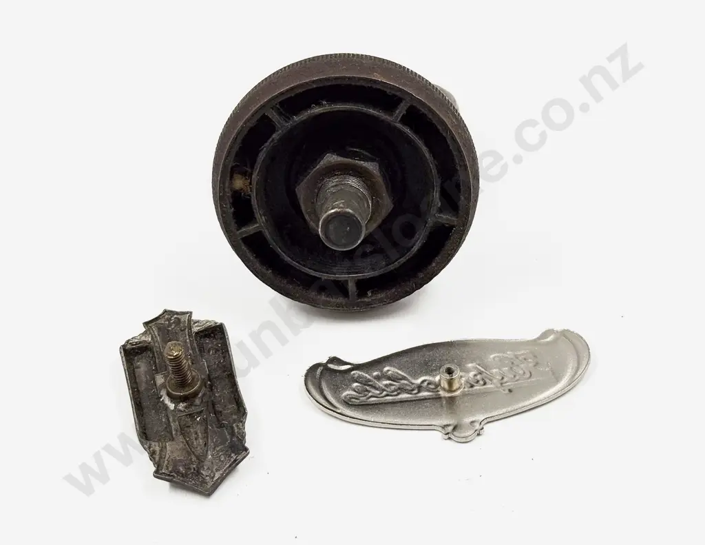 Vintage Hupmoile Car Badge with Motometer and Replica White Enamel Badge Image 1++