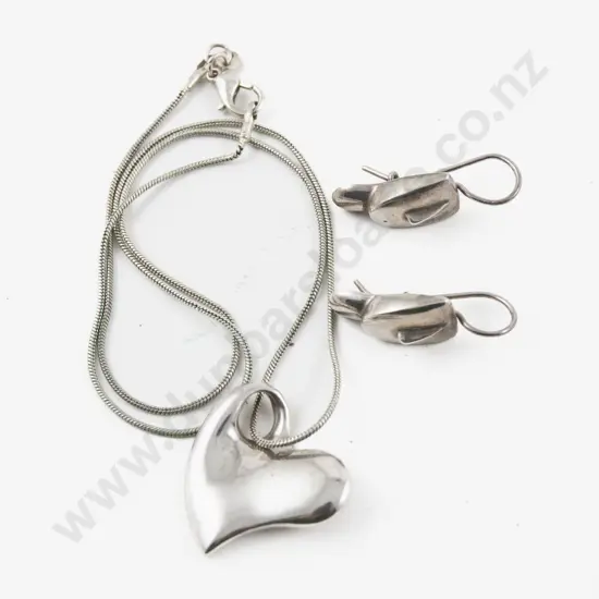 S/S Heart Shape Pendant on S/S Neck Chain