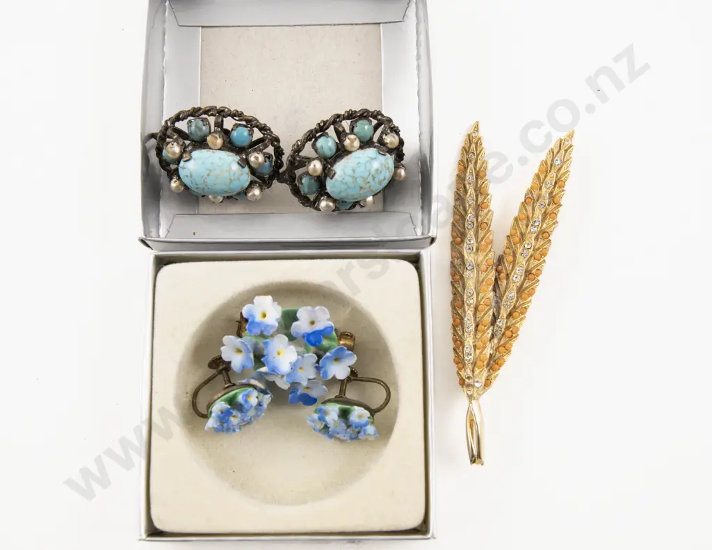 Collection of Vintage Costume Jewellery Image 1++