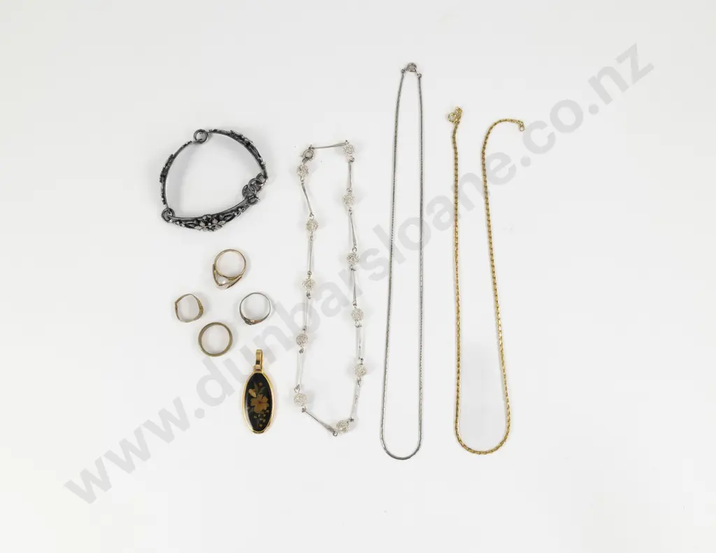 Collection of Assorted Costume Jewellery Image 1++