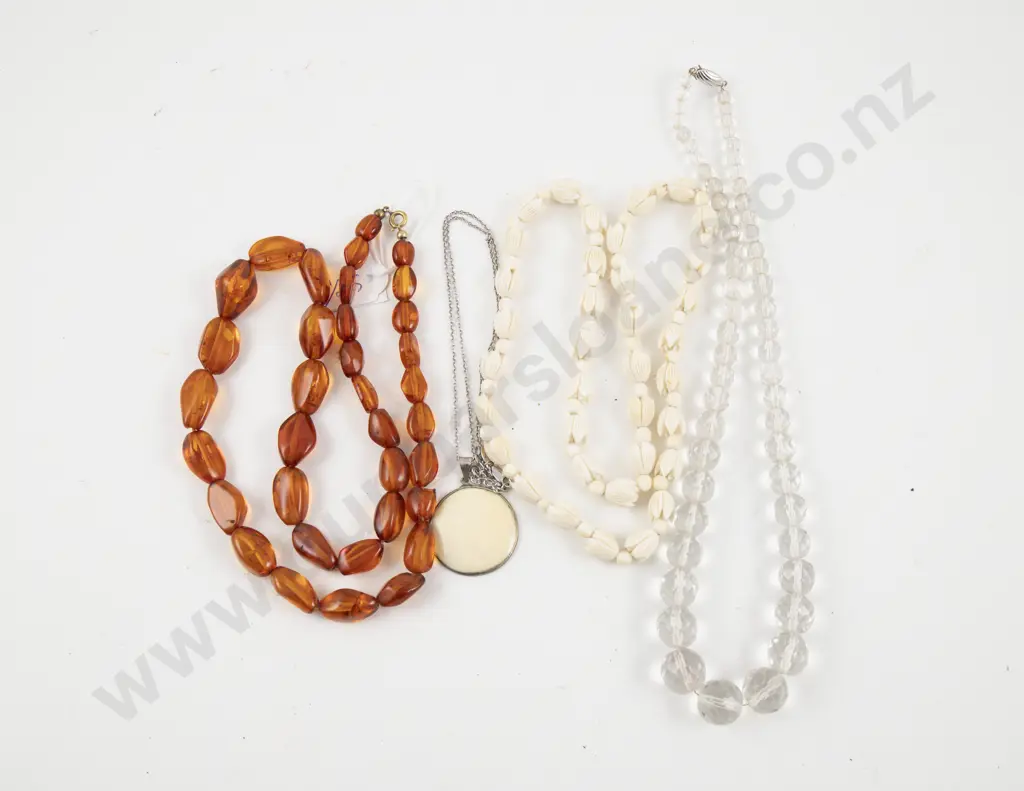 Collection of Four Assorted Necklaces incl S/S Neck Chain Image 1++