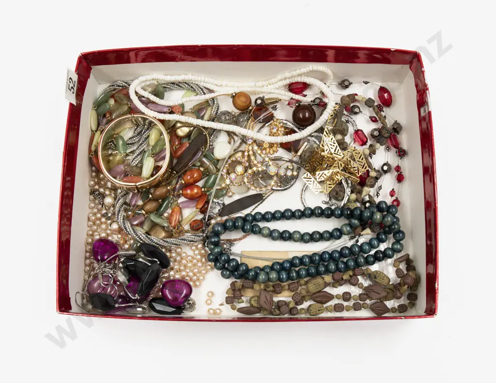 Collection of Assorted Costume Jewellery Image 1++