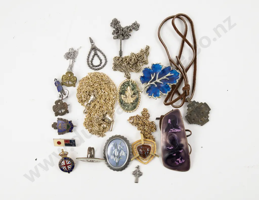 Collection of Assorted Costume Jewellery Image 1++