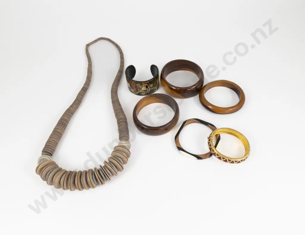 Collection of Assorted Costume Jewellery Image 1++
