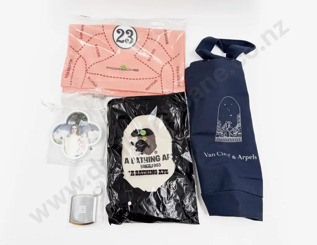 Van Cleef & Arpels Tote Bag with Four Others and S/S Smiley Face Ring Image 1++