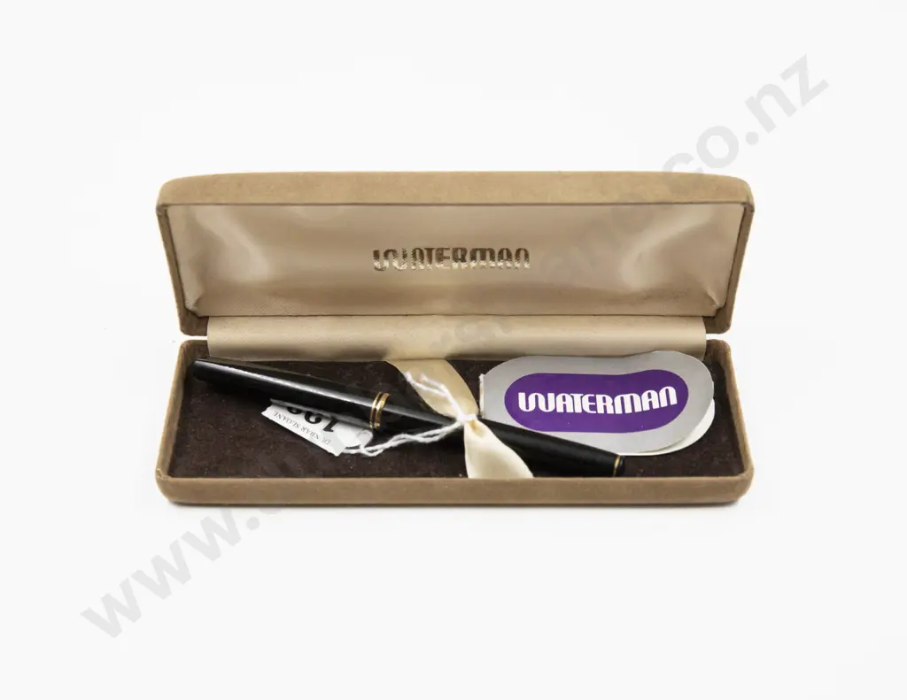 Vintage Waterman Fountain Pen with 18ct Gold Nib in Original Case Image 1++