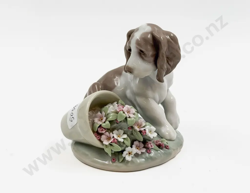 Lladro Figure of Dog Image 1++