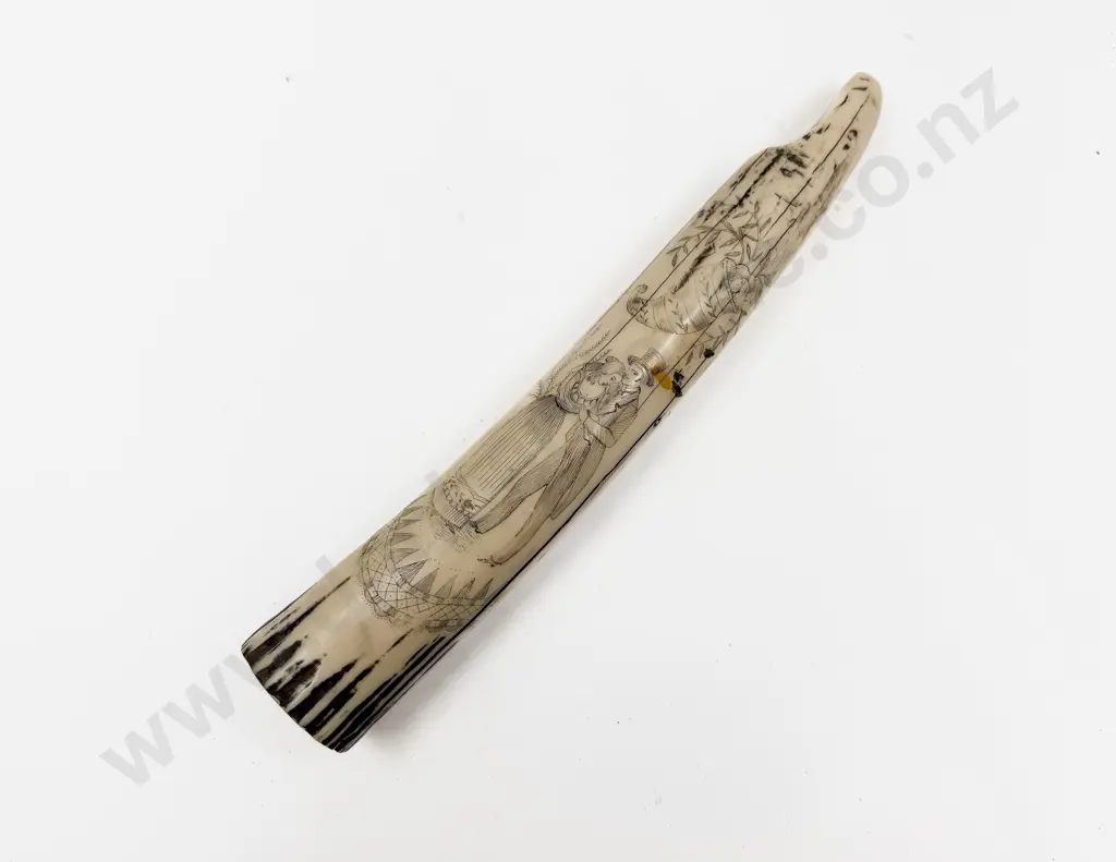 Replica Scrimshaw Horn Image 1++