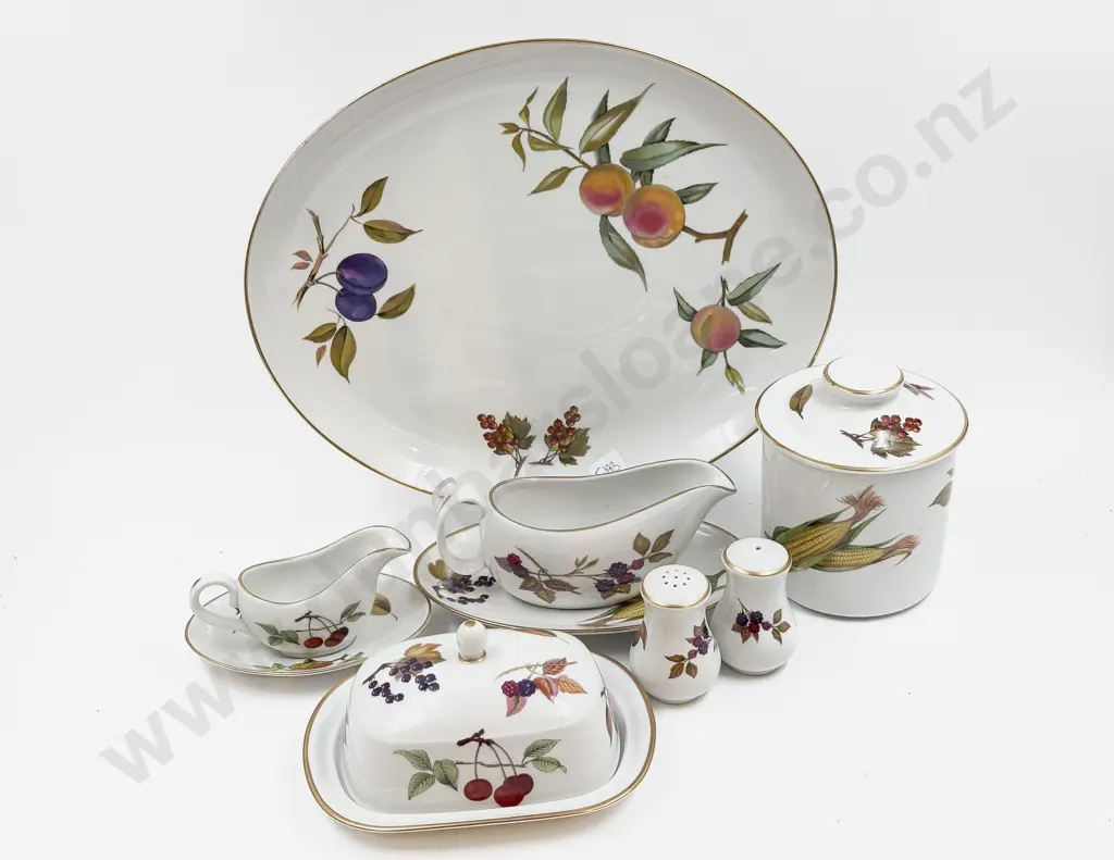 Qty of Assorted Royal Worcester "Evesham" China Image 1++