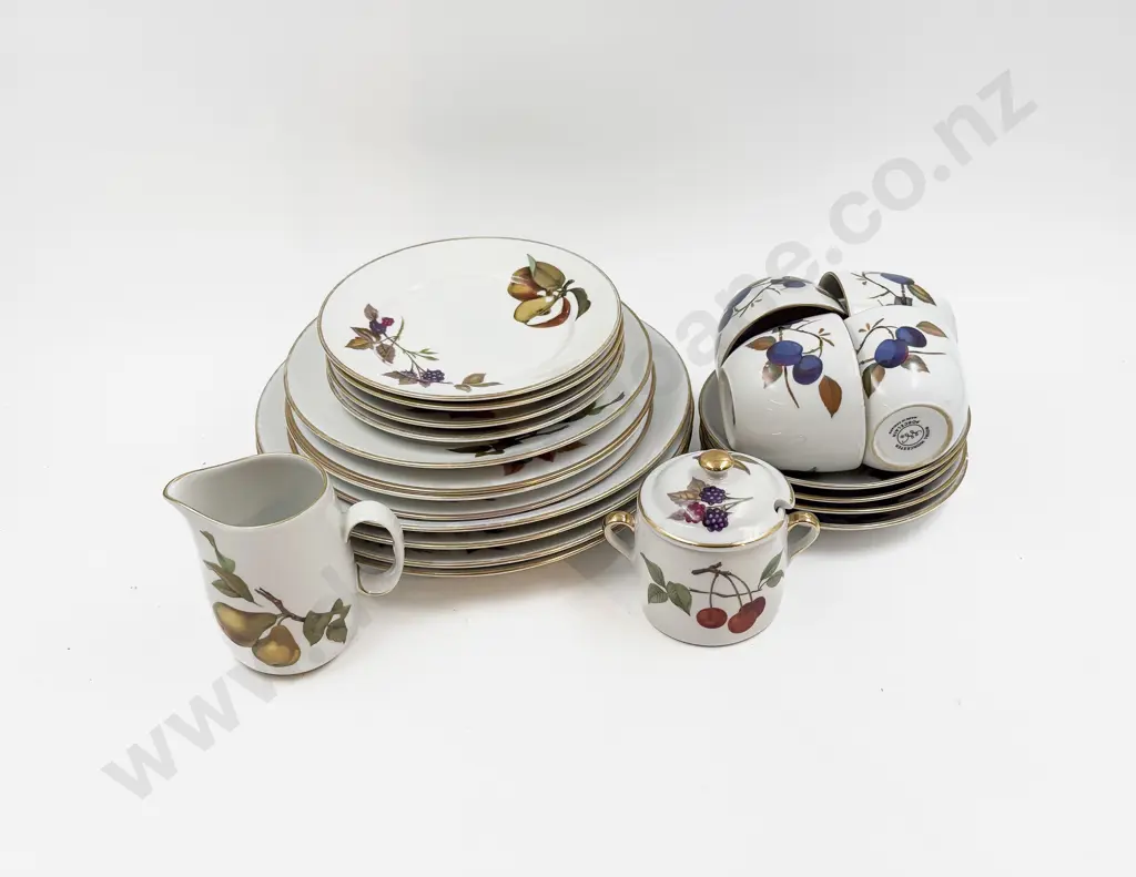 Qty of Assorted Royal Worcester "Evesham" China Image 1++