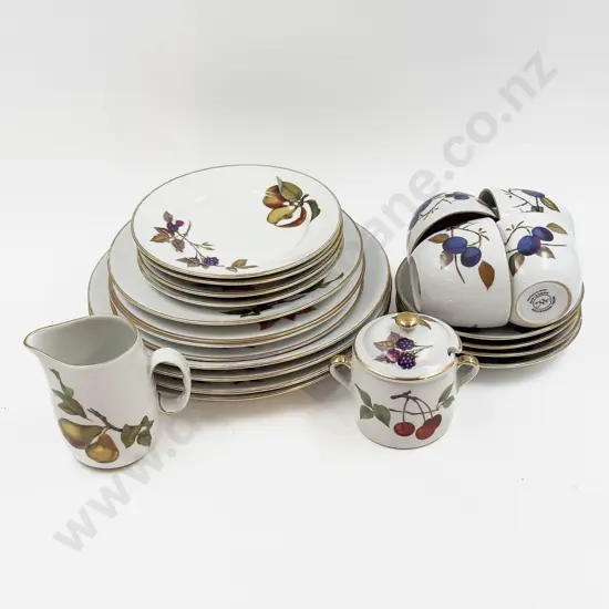 Qty of Assorted Royal Worcester "Evesham" China