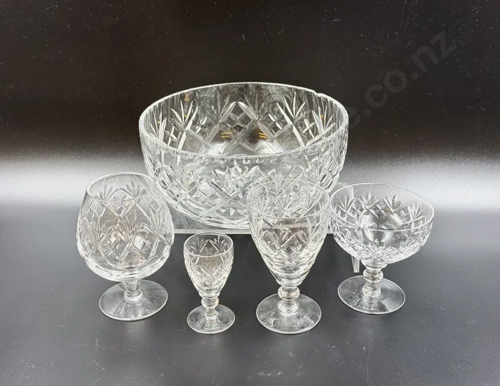 A Part Suite of Assorted Crystal Image 1++