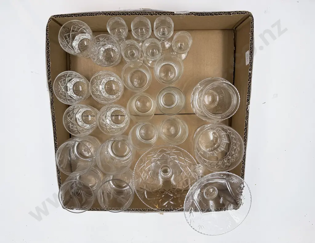 Qty of Assorted Crystal & Glassware Image 1++
