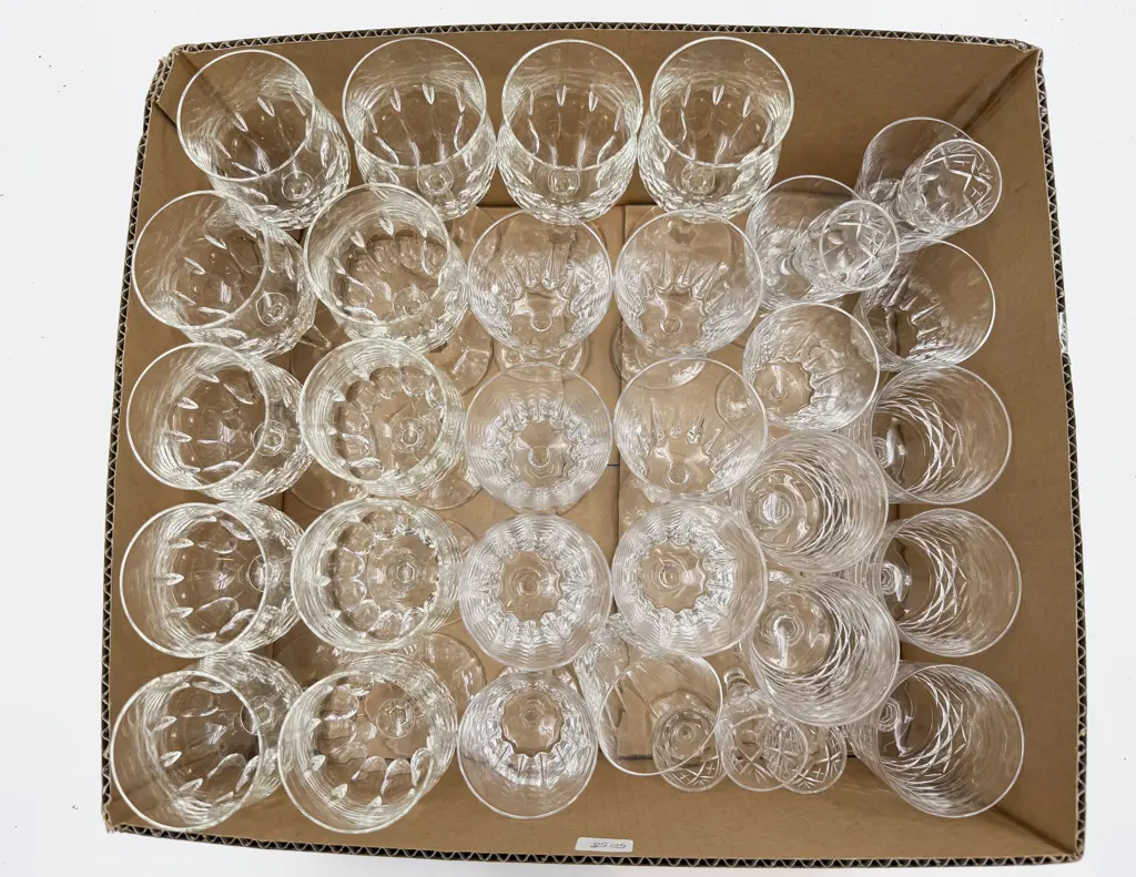 Qty of Assorted Crystal & Glassware Image 1++