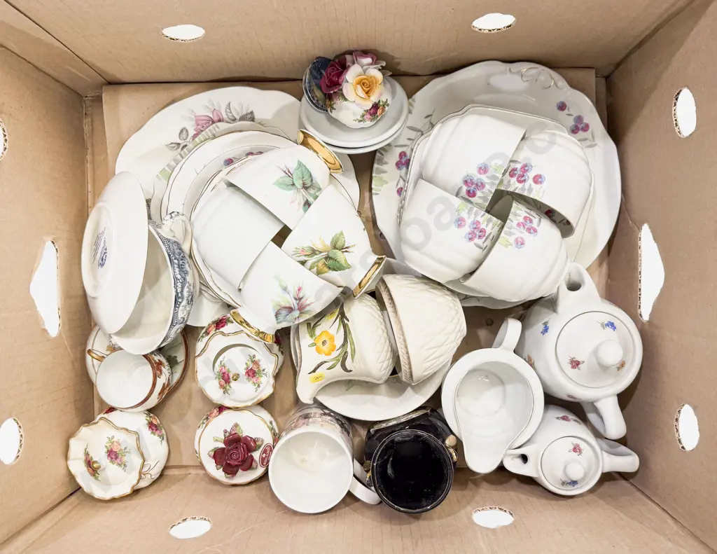 Box Qty of Assorted China Image 1++