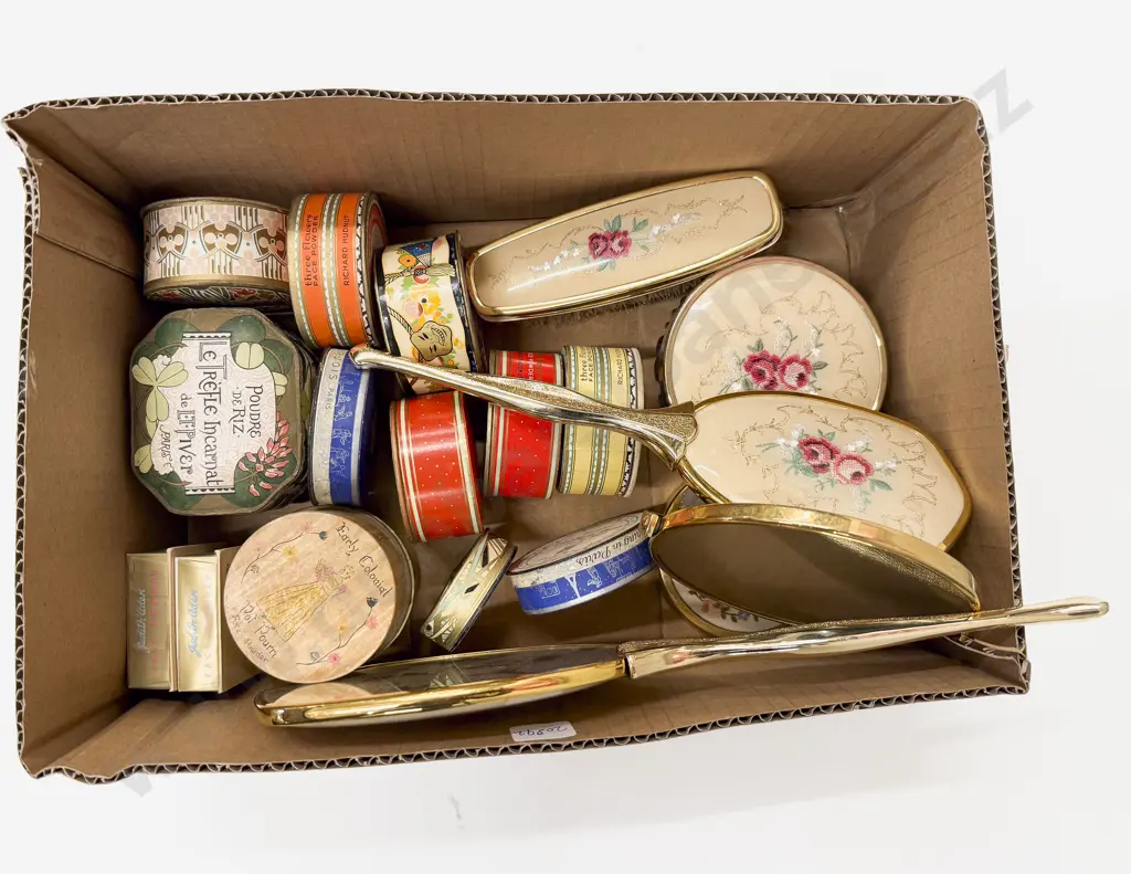 Box Qty including Dressing Table Items & Boxed Soaps Image 1++