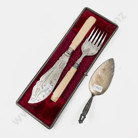 Cased Bone Handled Fish Servers