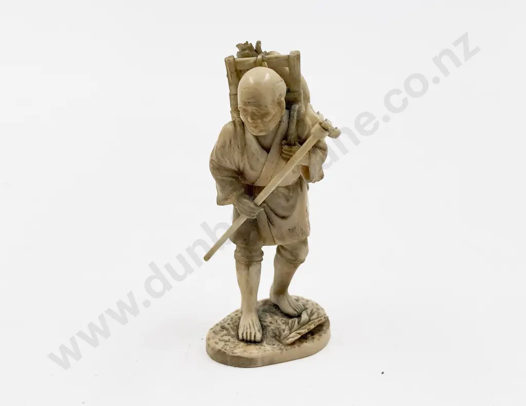 Small Ivory Figure of Gardener Image 1++