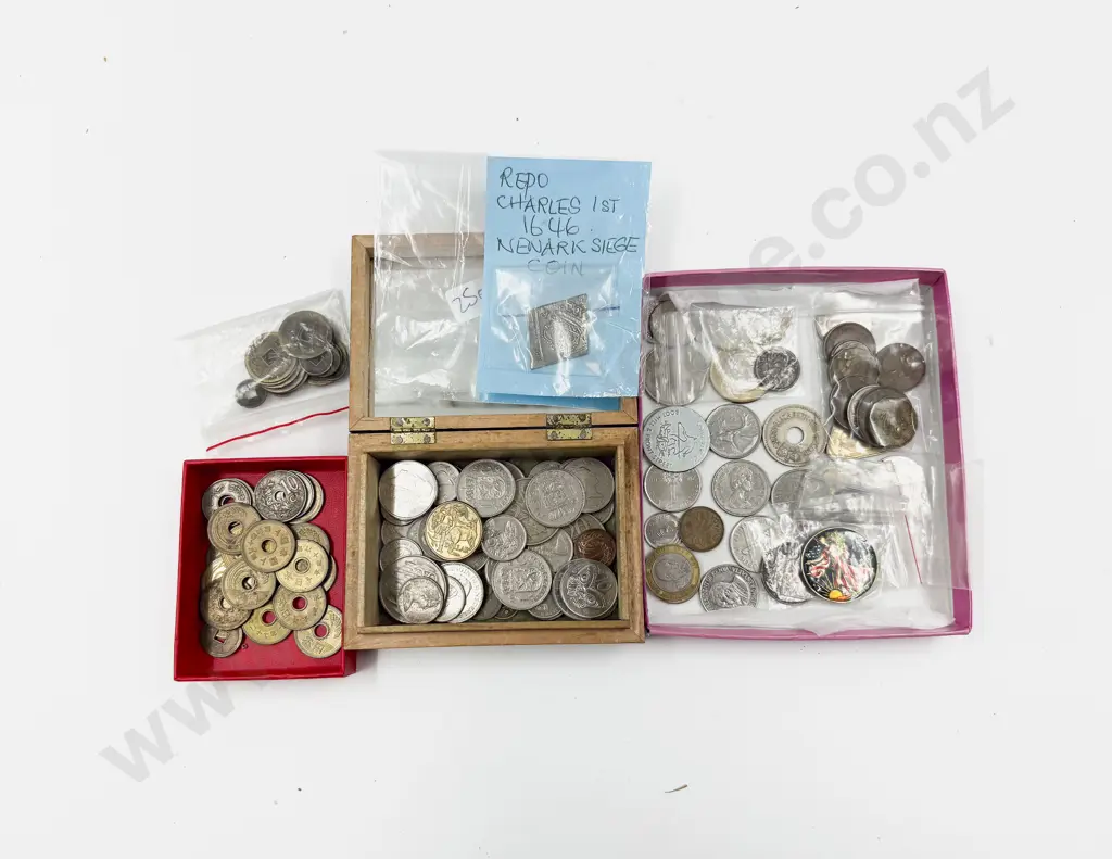 Small Qty of Assorted World Coinage etc Image 1++