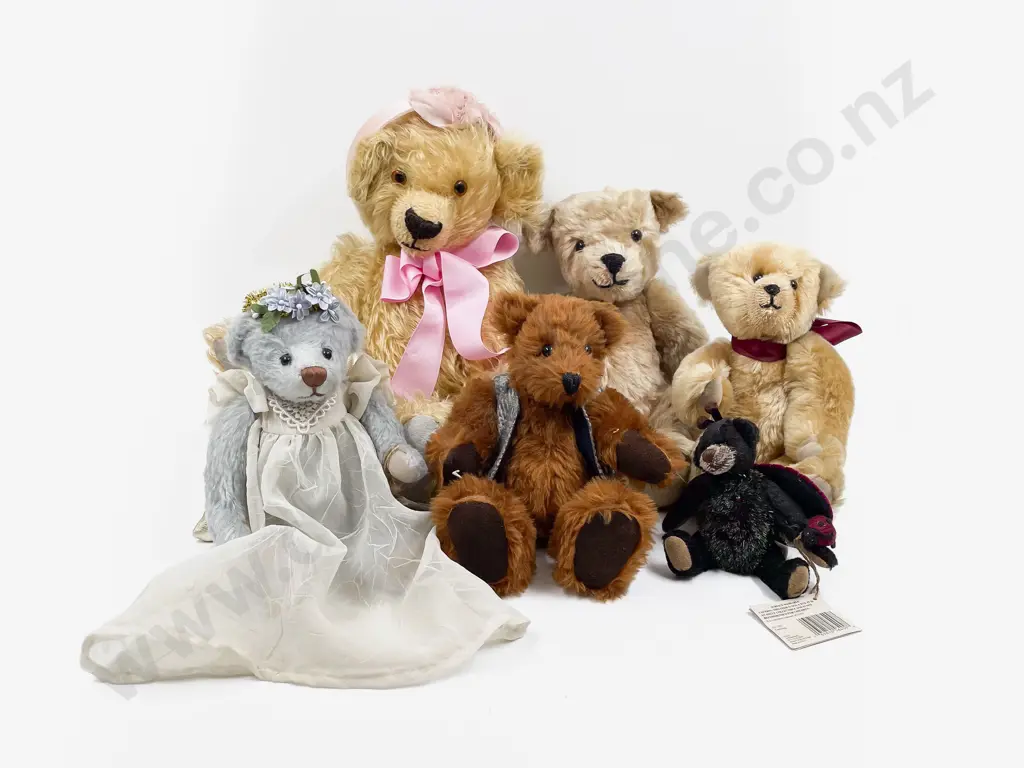 Collection of Both Commercial and Craft Teddy Bears Image 1++
