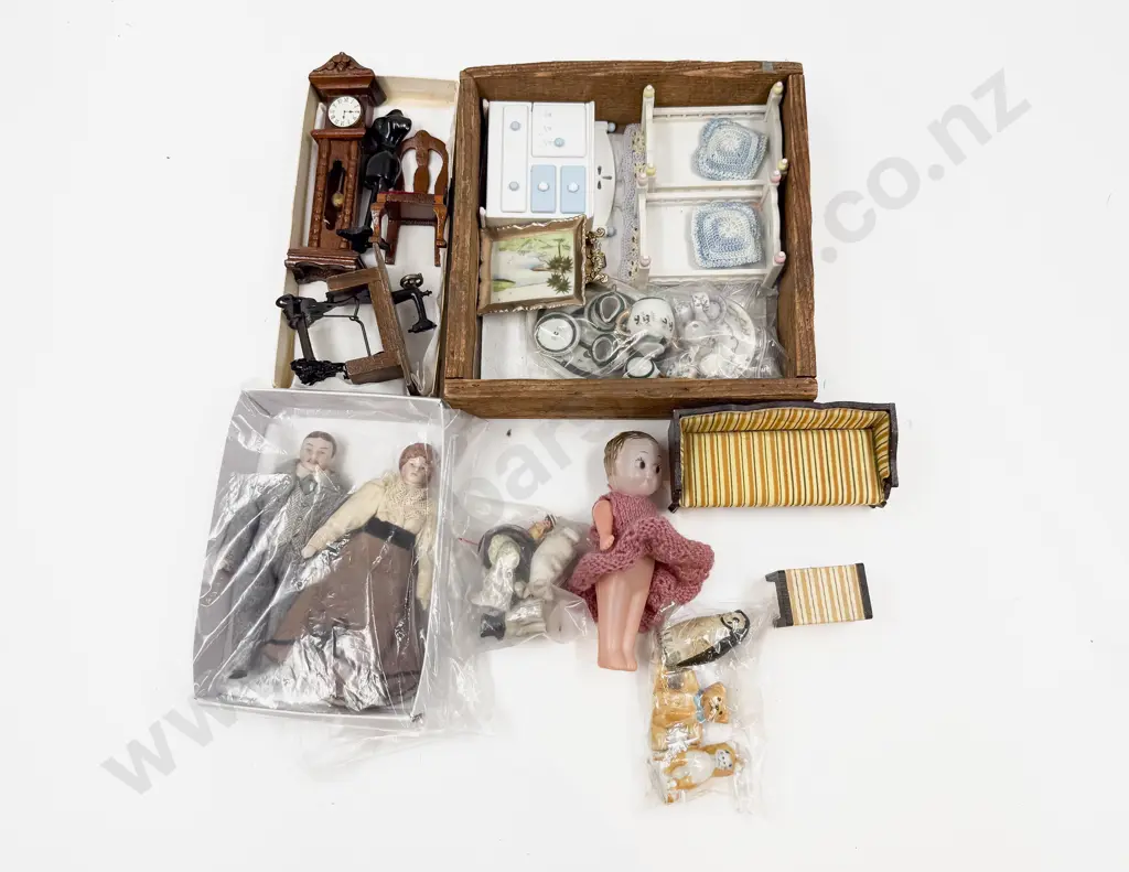 Dolls House Miniatures and Assorted Image 1++