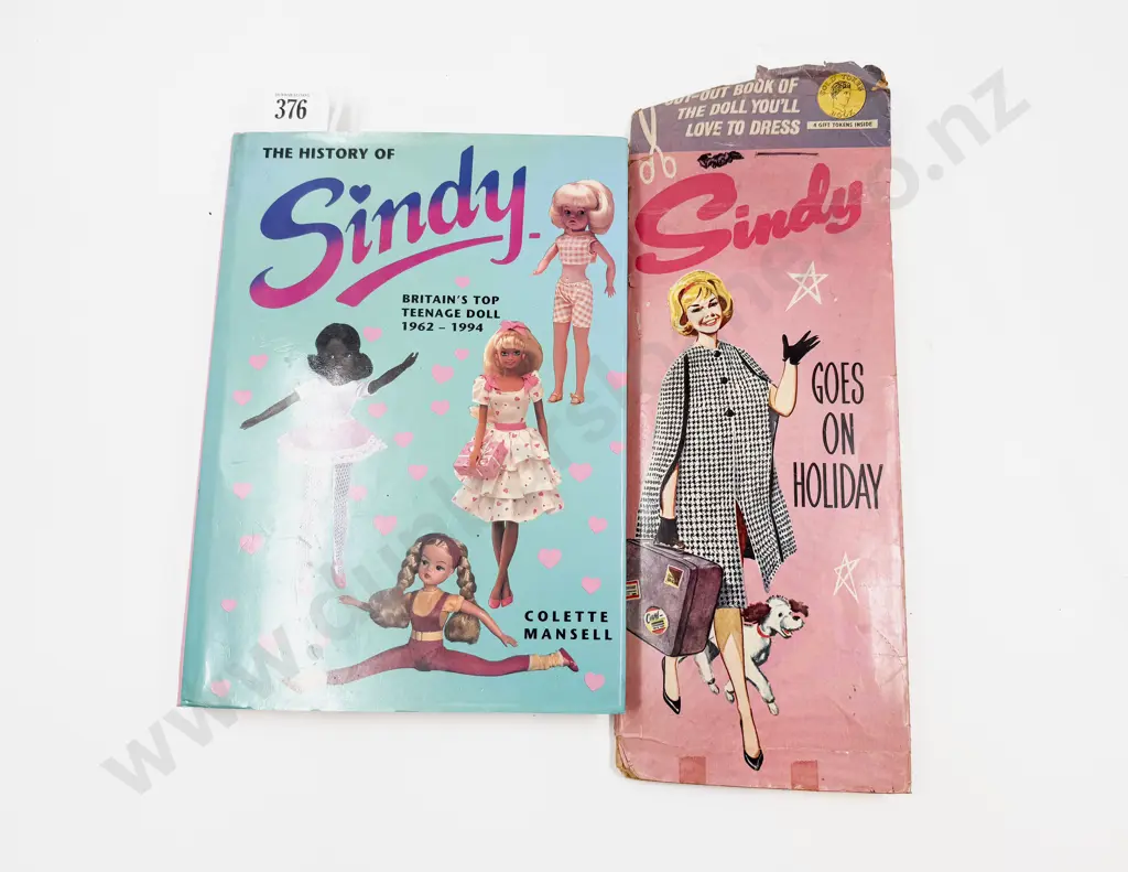 Reference Book History of Sindy and Vintage Cut-Out Book Image 1++