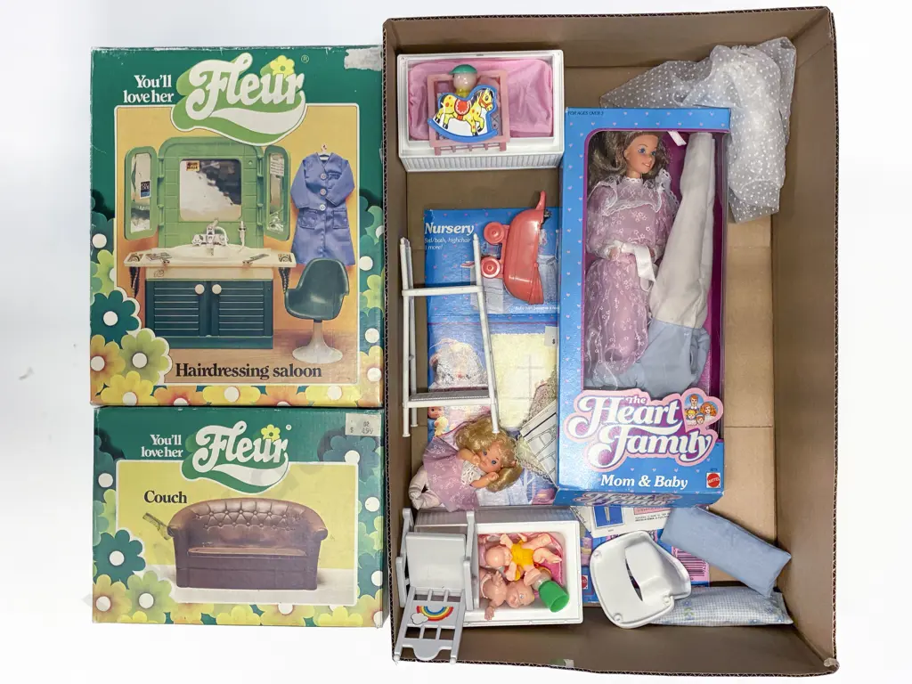 Fleur Boxed Furniture with Various Fleur Dolls and Other Image 1++