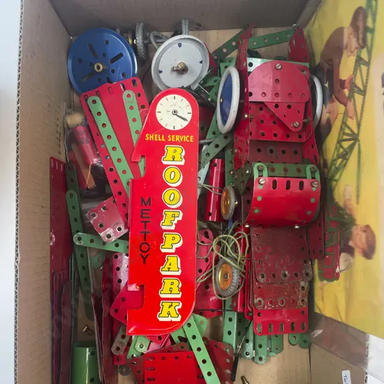 Small Quantity Vintage Meccano & Plastic Building Blocks