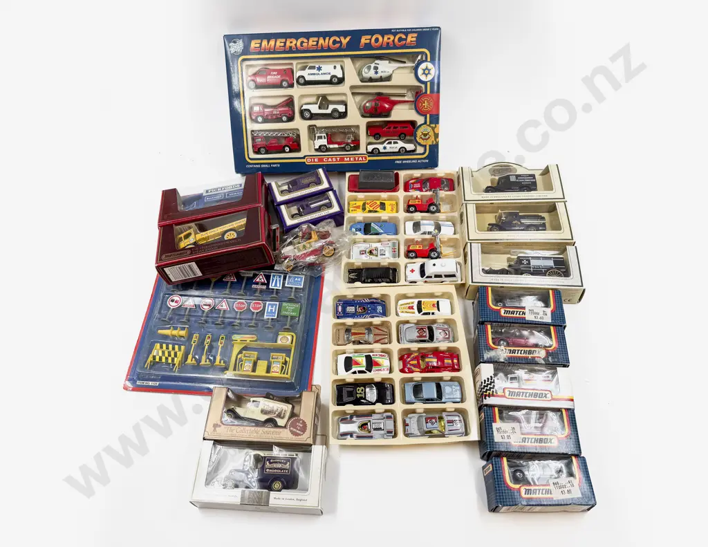 Various Boxed & Unboxed Diecast Vehicles Image 1++